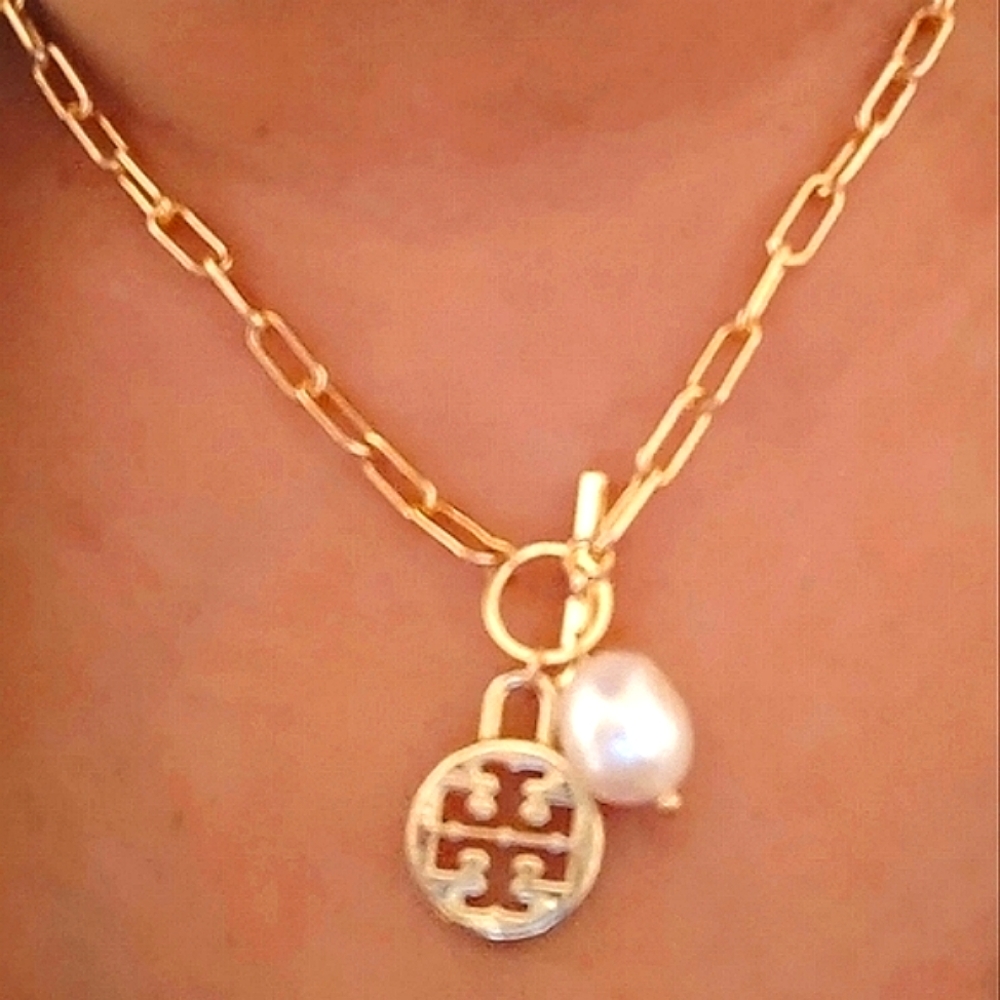 Tory Burch necklace with freshwater pearl, brand new!